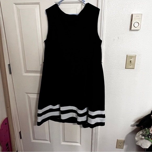 Plus Size Studio AA Black With White Stripes Dress Size 20W MIDI Party Cruise - Picture 2 of 3